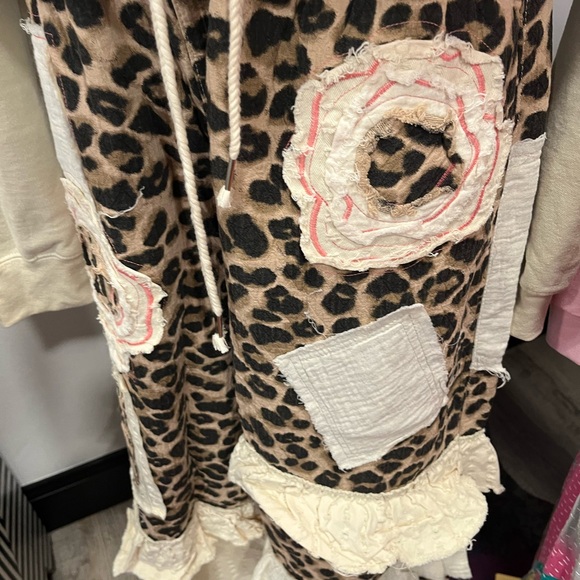 POL Leopard Print Patchwork Pants - Picture 2 of 3